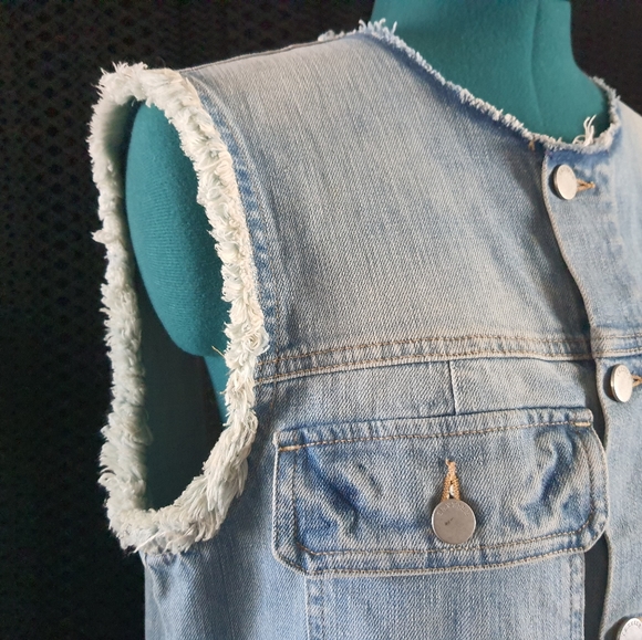 TEXTILE Elizabeth & James Denim Vest - Picture 4 of 7